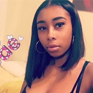 Meet your Posher, Nia